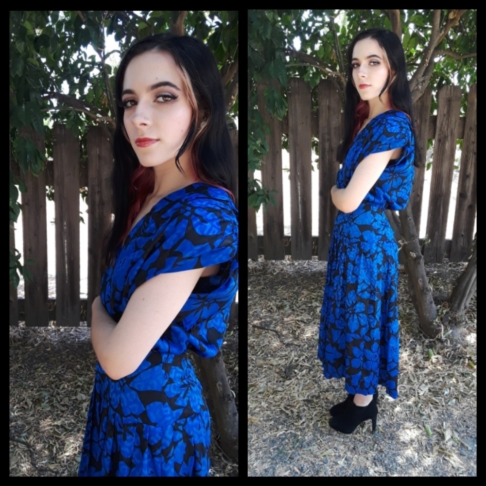 Gorgeous Vtg 80s blue floral dress!